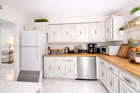 Купить кондоминиум в Халландейл-Бич, Флорида 2 спальни, 104.98м2, № 2006638 - фото 11