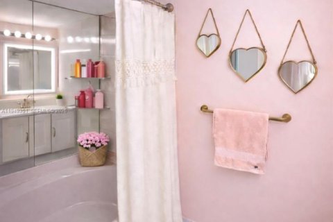 Купить кондоминиум в Халландейл-Бич, Флорида 2 спальни, 104.98м2, № 2006638 - фото 4