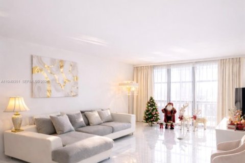 Кондоминиум с 2 спальнями в Халландейл-Бич, Флорида № 2006638