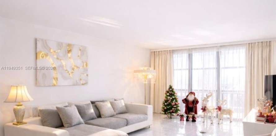 Кондоминиум с 2 спальнями в Халландейл-Бич, Флорида № 2006638