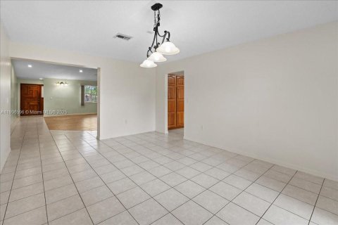 Купить виллу или дом в Майами, Флорида 8 комнат, 315.5м2, № 1964921 - фото 13