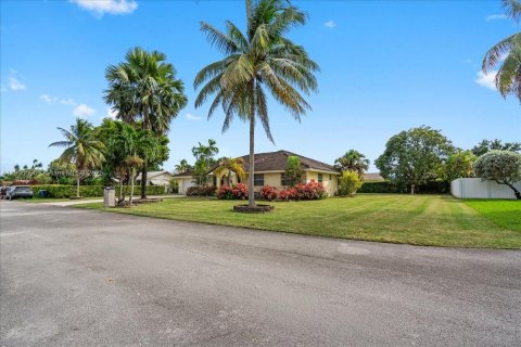 Купить виллу или дом в Майами, Флорида 8 комнат, 315.5м2, № 1964921 - фото 29