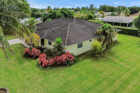Купить виллу или дом в Майами, Флорида 8 комнат, 315.5м2, № 1964921 - фото 12