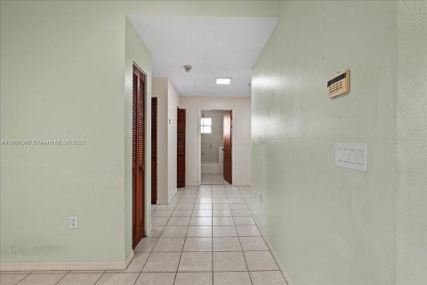 Купить виллу или дом в Майами, Флорида 8 комнат, 315.5м2, № 1964921 - фото 27