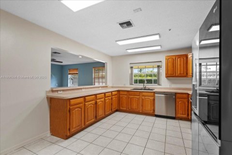 Купить виллу или дом в Майами, Флорида 8 комнат, 315.5м2, № 1964921 - фото 23