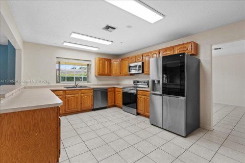 Купить виллу или дом в Майами, Флорида 8 комнат, 315.5м2, № 1964921 - фото 15