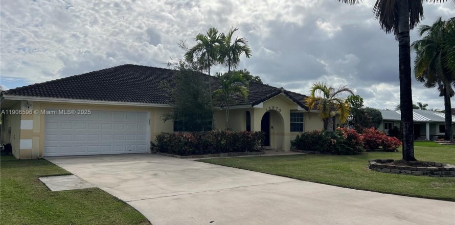 House in Miami, Florida 4 bedrooms, 315.5 sq.m. № 1964921