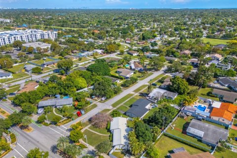Casa en venta en Palmetto Bay, Florida, 3 dormitorios, 110.46 m2 № 1966963 - foto 10