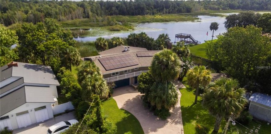 House in Summerfield, Florida 5 bedrooms, 384.89 sq.m. № 2308793