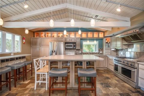 House in Summerfield, Florida 5 bedrooms, 384.89 sq.m. № 2308793 - photo 8