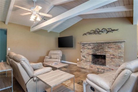 House in Summerfield, Florida 5 bedrooms, 384.89 sq.m. № 2308793 - photo 16