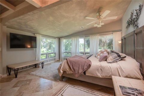 House in Summerfield, Florida 5 bedrooms, 384.89 sq.m. № 2308793 - photo 25