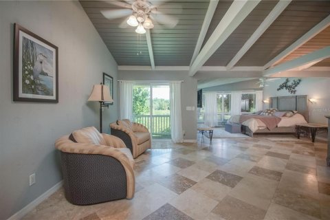 House in Summerfield, Florida 5 bedrooms, 384.89 sq.m. № 2308793 - photo 22