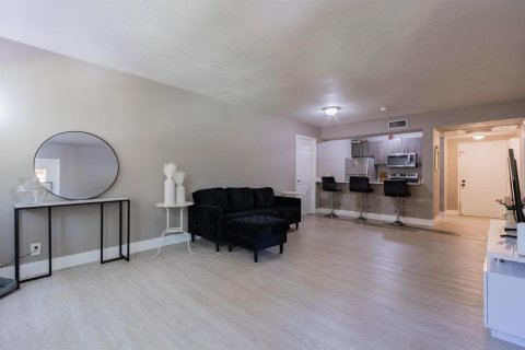 Condominio en alquiler en Doral, Florida, 2 dormitorios, 92.16 m2 № 2084032 - foto 5