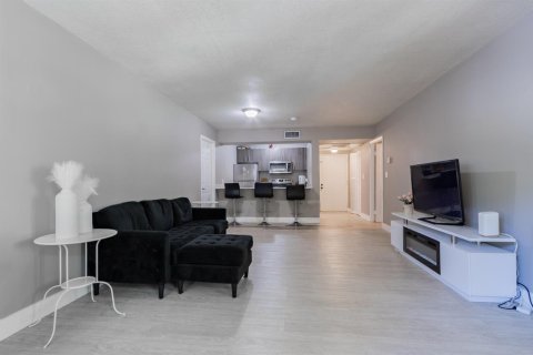 Condominio en alquiler en Doral, Florida, 2 dormitorios, 92.16 m2 № 2084032 - foto 7