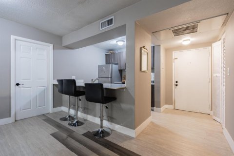 Condominio en alquiler en Doral, Florida, 2 dormitorios, 92.16 m2 № 2084032 - foto 9