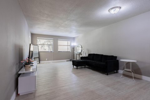 Condominio en alquiler en Doral, Florida, 2 dormitorios, 92.16 m2 № 2084032 - foto 4