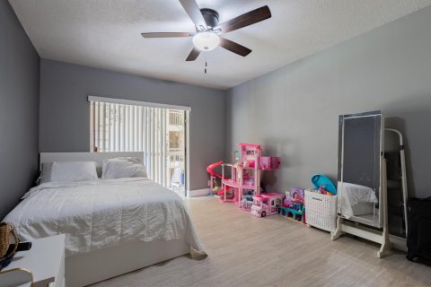 Condominio en alquiler en Doral, Florida, 2 dormitorios, 92.16 m2 № 2084032 - foto 11