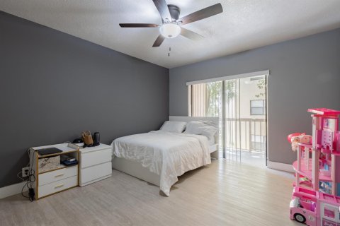 Condominio en alquiler en Doral, Florida, 2 dormitorios, 92.16 m2 № 2084032 - foto 12