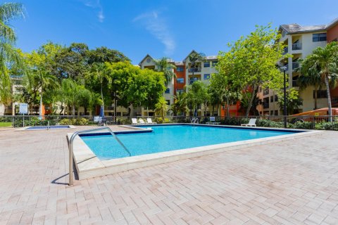 Condominio en alquiler en Doral, Florida, 2 dormitorios, 92.16 m2 № 2084032 - foto 18