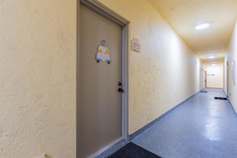 Condominio en alquiler en Doral, Florida, 2 dormitorios, 92.16 m2 № 2084032 - foto 16