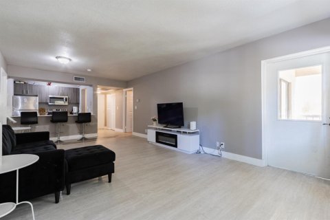 Condominio en alquiler en Doral, Florida, 2 dormitorios, 92.16 m2 № 2084032 - foto 6