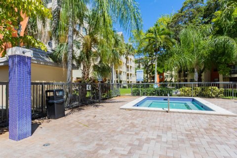 Condominio en alquiler en Doral, Florida, 2 dormitorios, 92.16 m2 № 2084032 - foto 19