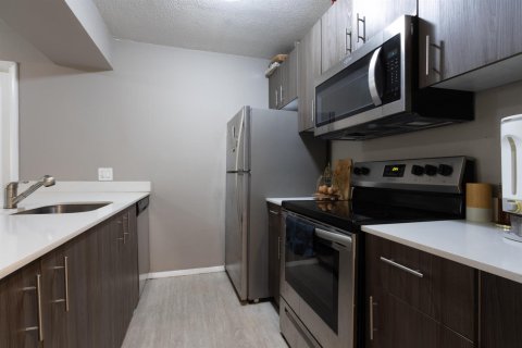 Condominio en alquiler en Doral, Florida, 2 dormitorios, 92.16 m2 № 2084032 - foto 3