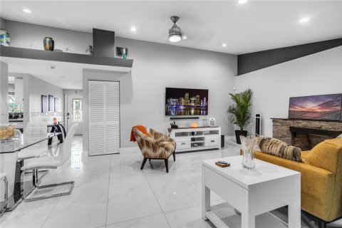 Casa en venta en Miami Gardens, Florida, 3 dormitorios, 151.8 m2 № 2024726 - foto 6