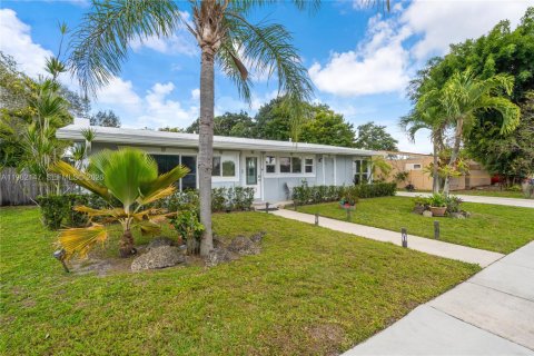 Casa en venta en Miami Gardens, Florida, 3 dormitorios, 151.8 m2 № 2024726 - foto 3