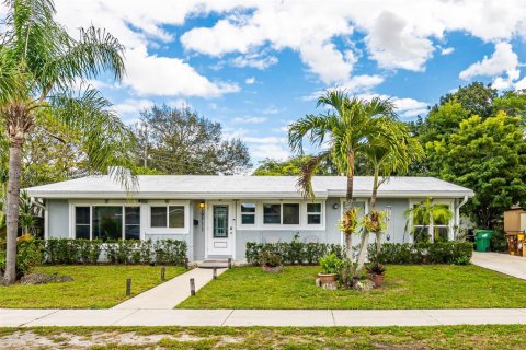 Casa en venta en Miami Gardens, Florida, 3 dormitorios, 151.8 m2 № 2024726 - foto 1