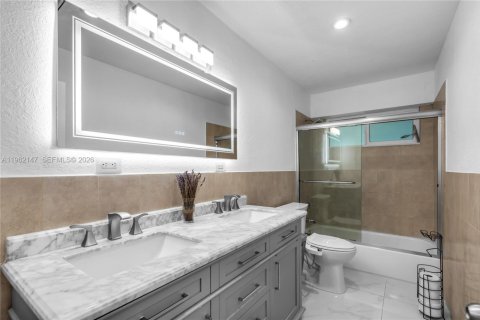 Casa en venta en Miami Gardens, Florida, 3 dormitorios, 151.8 m2 № 2024726 - foto 18