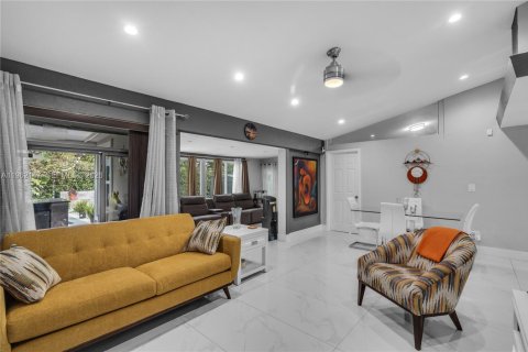 Casa en venta en Miami Gardens, Florida, 3 dormitorios, 151.8 m2 № 2024726 - foto 8