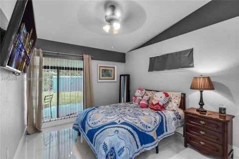 Casa en venta en Miami Gardens, Florida, 3 dormitorios, 151.8 m2 № 2024726 - foto 14