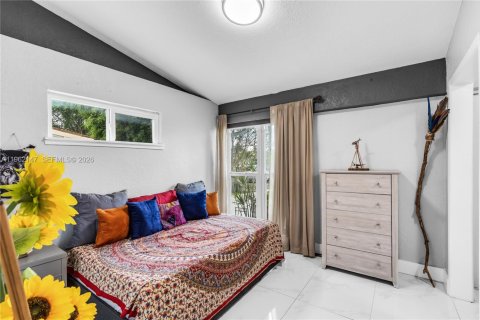 Casa en venta en Miami Gardens, Florida, 3 dormitorios, 151.8 m2 № 2024726 - foto 16