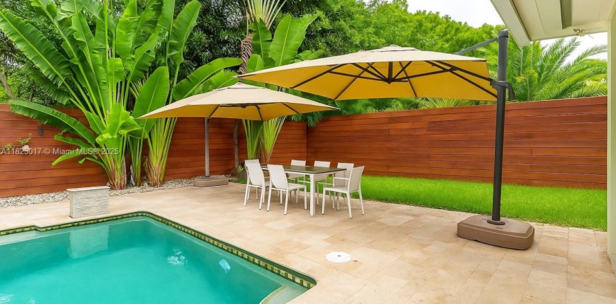 Casa en Miami, Florida 4 dormitorios, 181.07 m2 № 1787211