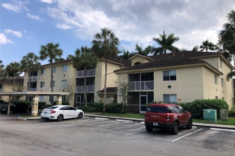 Condominio en venta en Hollywood, Florida, 2 dormitorios, 76.18 m2 № 1799252 - foto 1