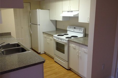 Condominio en venta en Hollywood, Florida, 2 dormitorios, 76.18 m2 № 1799252 - foto 2