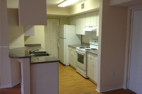 Condominio en venta en Hollywood, Florida, 2 dormitorios, 76.18 m2 № 1799252 - foto 3