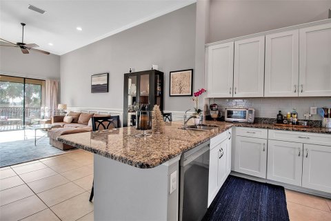 Condo in Bradenton, Florida, 2 bedrooms № 1986743 - photo 16