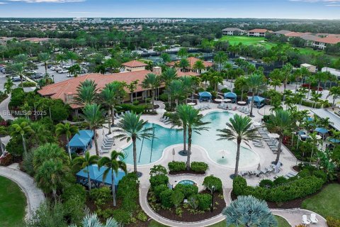 Condo in Bradenton, Florida, 2 bedrooms № 1986743 - photo 1