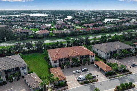 Condo in Bradenton, Florida, 2 bedrooms № 1986743 - photo 9