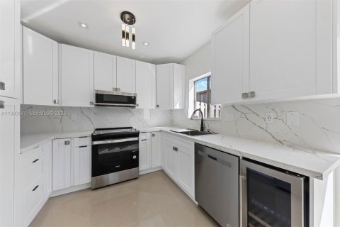 Adosado en alquiler en Miramar, Florida, 3 dormitorios, 141.03 m2 № 2050247 - foto 8