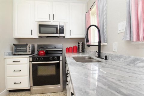 Villa ou maison à vendre à Tampa, Floride: 3 chambres, 105.91 m2 № 2230128 - photo 11