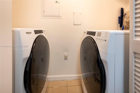 Condo in Aventura, Florida, 2 bedrooms  № 1772319 - photo 29