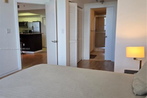 Condo in Aventura, Florida, 2 bedrooms  № 1772319 - photo 17