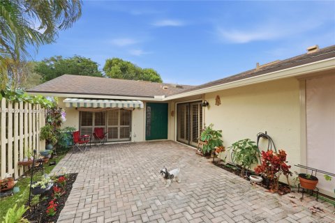 House in Delray Beach, Florida 2 bedrooms, 110.37 sq.m. № 1986395 - photo 3