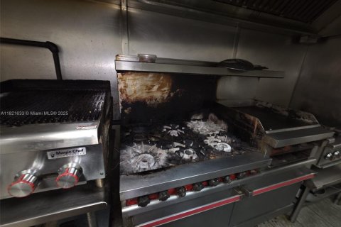 Commercial property in Miami, Florida № 1980409 - photo 27