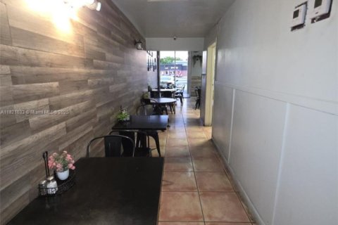 Commercial property in Miami, Florida № 1980409 - photo 9
