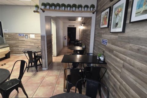 Commercial property in Miami, Florida № 1980409 - photo 3